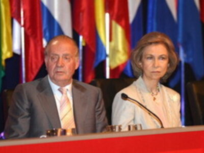 Don Juan Carlos no pudo evitar dar una cabezada en Sevilla cuando presidia un actojunto a la Reina