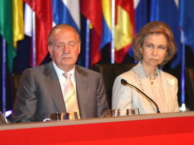 Don Juan Carlos no pudo evitar dar una cabezada en Sevilla cuando presidia un actojunto a la Reina