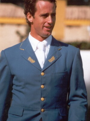 Alvaro Muñoz Escassi, arrepentido,pide perdon a Lara Dibildos