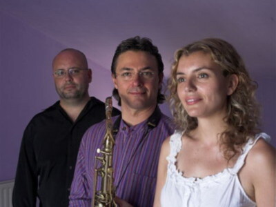 Paz Alarcon trio gran actuacion  en Bar Piola de Sevilla