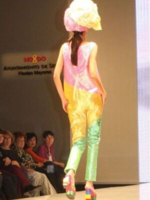 Agatha Ruiz de la Prada recibe en Sevilla un premio por su dedicación a la moda