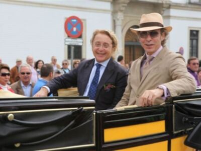 La Duquesa de Alba, con mantilla, madrina de la exhibición de enganches  
