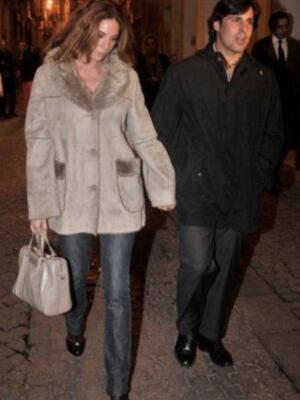 Francisco Rivera, con su novia Lourdes, feliz por la paternidad y la boda de su hermano pequeño