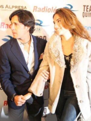 Francisco Rivera, con su novia Lourdes, feliz por la paternidad y la boda de su hermano pequeño