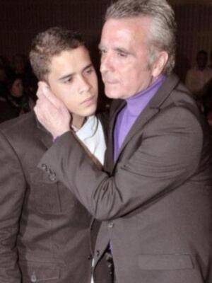 Gloria Camila cumple 16 años sobre la pasarela ante la orgullosa mirada de su padre y su hermano que regreso de Irlanda