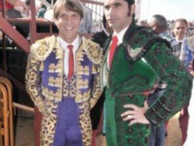 El cordobés celebra el día del padre con sus tres hijos en un festival benéfico