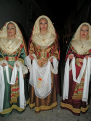 La lluvia da una tregua a la madrugada ilipense, y la Hermandad de la Vera-cruz, estreno su paso y su cuadrilla de romanos.