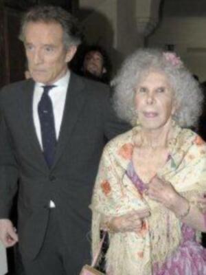 La duquesa de Alba, premio a la mejor embajadora de Sevilla en el mundo apoya a SM el rey