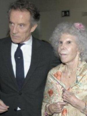 La duquesa de Alba, premio a la mejor embajadora de Sevilla en el mundo apoya a SM el rey