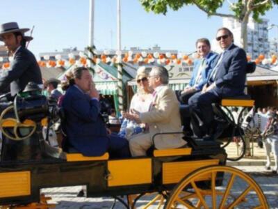 Numerosos personajes conocidos en Feria de Sevilla 2012