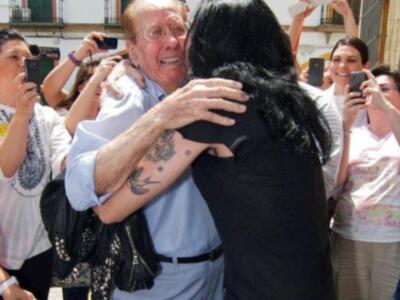 El cantante y periodista Mario Vaquerizo "pregonó" la Feria de Lora del Río en la noche del miércoles 30 de mayo