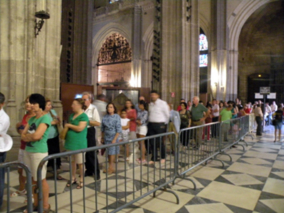La Virgen de los Reyes patrona de la Archidiócesis de Sevilla, ha regresado a la capilla Real. 