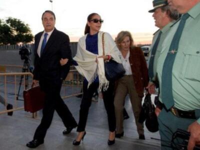 Isabel Pantoja se ha visto las caras con Julián Muñoz y Mayte Zaldívar en los Juzgados de Málaga como imputados en el 'caso Malaya'.