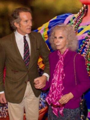 Alfonso Díez ejerce de duque de alba y entrega premio a Bo Derek