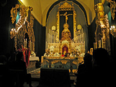 Provincia. Altar y culto de la Novena en honor de María. Stma. de las Angustias Coronada de la Hermandad de la Vera-cruz de Alcalá del Río 