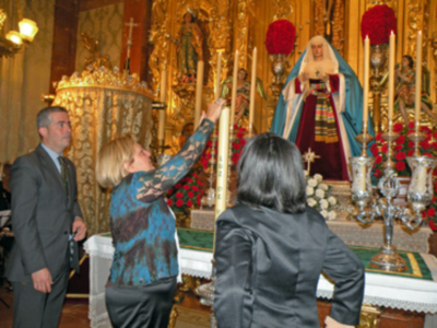 El paso de la Virgen de las Angustias de Alcalá del Río, llevará un cirio de los donantes de Órganos.