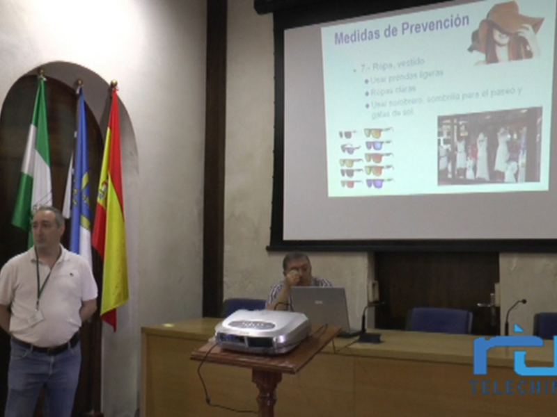 Presentación de medidas de prevención en un evento educativo.