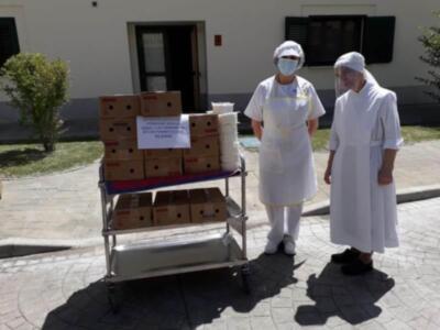 La Acción Social del Ateneo de Sevilla dona más de cien kilos de queso a la residencia Las Hermanitas de los Pobres