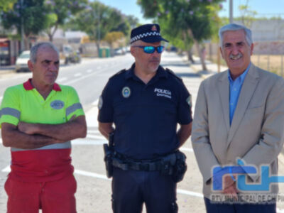 El alcalde de Chipiona informa de un incremento de aparcamientos con la implantación de la espiga inversa en la avenida de Almería