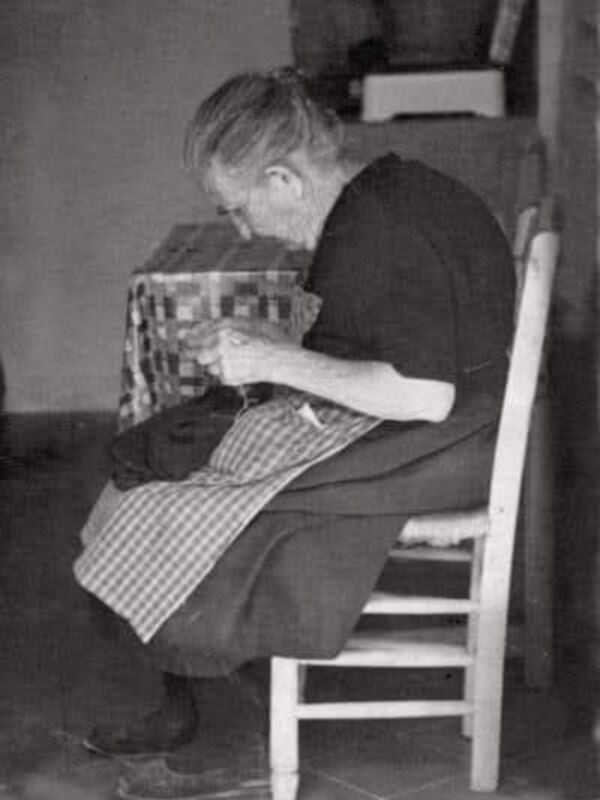 EL DELANTAL DE MI ABUELA DOLORES.