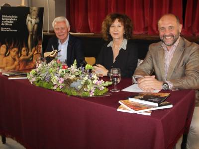 Presentado el libro 'Historia de las hermandades y cofradías de Olvera’  de Francisco Menacho