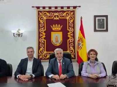 Firmada la prórroga por otro año más del convenio que habilita ayudas de FCC Aqualia en los recibos de familias vulnerables de Chipiona