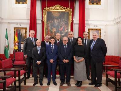 Estos son los autores de 20 libros únicos de la Semana Santa de Sevilla: Del padre Cue a Antonio Núñez de Herrera, pasando por Rodríguez Buzón, Paco Correal, Fernando de la Portilla o el profesor Martos Núñez