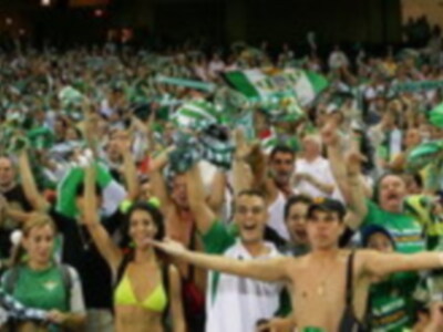 Las mejores fotos de Kike y Harry Macias sobre el triunfo del Betis , que toco el cielo en el Calderon