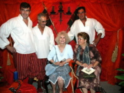 La duquesa de Alba madrina mercado barroco de Olivares, Sevilla