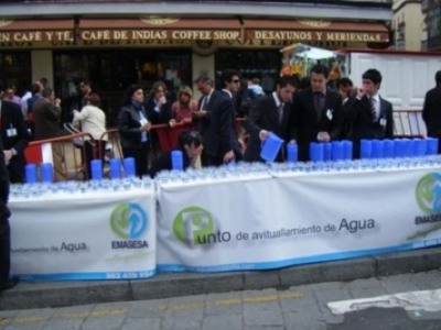Caja San Fernando colabora con la asociación de mujeres ALERCE para la mejora de la revista El Sardinel