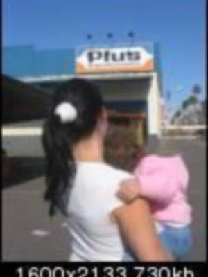 Plus Supermercados despide a una mujer por convertirse en madre