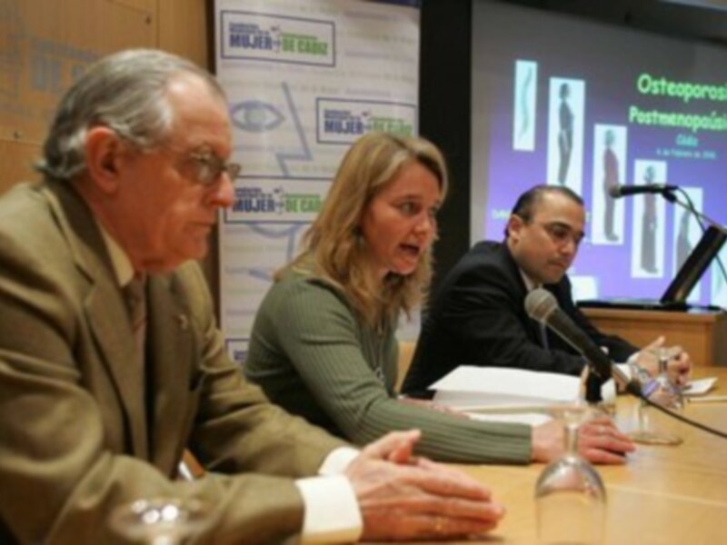 Presentación sobre Osteoporosis en un evento profesional.