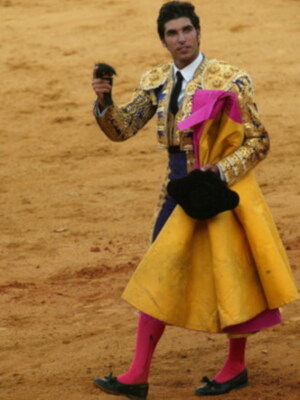 Cayetano triunfa en su presentacion en Sevilla