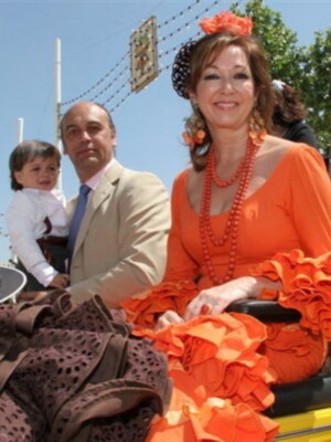 Ana Rosa Quintana en la Feria con su marido Juan Muñoz