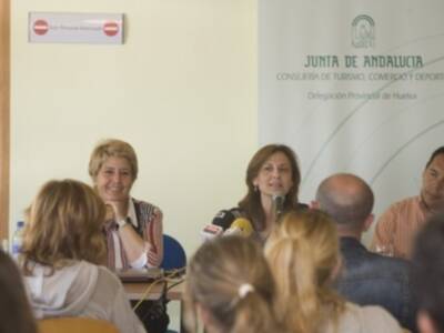 LA JUNTA FORMA A MÁS DE 40 TÉCNICOS ESPECIALISTAS EN ACTIVIDAD ACUÁTICA ADAPTADA EN UN CURSO QUE CELEBRA EN HUELVA