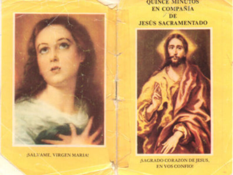 Dos imágenes: una de la Virgen María y otra del Sagrado Corazón de Jesús. Texto en español: "Quince minutos en compañía de Jesús Sacramentado".