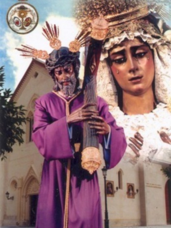 Estatuas religiosas de San Juan Evangelista y María Santísima del Socorro, con detalles dorados y vestidos tradicionales.