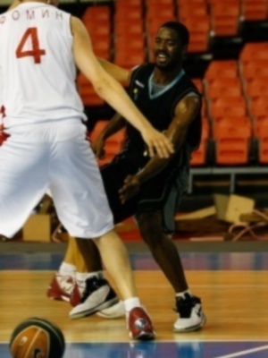 Aaron Miles evoluciona favorablemente, y tiene posibilidades para jugar el domingo