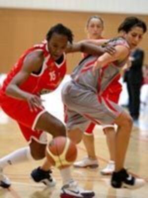 Ciudad Ros Casares, Perfumerías Avenida y San José León imponen su ley en la Liga Femenina