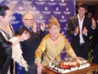 MARIA JIMENEZ 58 CUMPLEAÑOS CON EL HOMBRE DE SU VIDA, SU HIJO ALEJANDRO