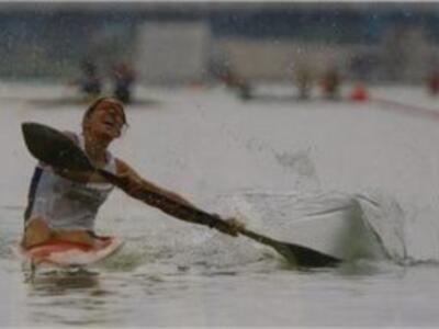 Juan José Úbeda, ganador del concurso con una instantánea del Mundial de Piragüismo 2002 titulada victoria mundial en el Guadalquivir