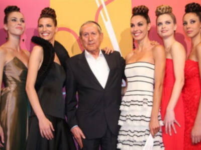 Laura Sánchez se convirtió en la estrella del desfile homenaje al diseñador cordobés Elio Berhanyer en Moda de Sevilla, 