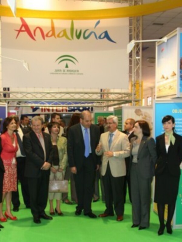 La Junta de Andalucía aprovecha su presencia en la Fiesta del Deporte de Armilla para impulsar la práctica del deporte base y federado