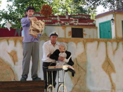 Cientos de pequeños de Gines disfrutaron con un teatro infantil en el Parque Municipal