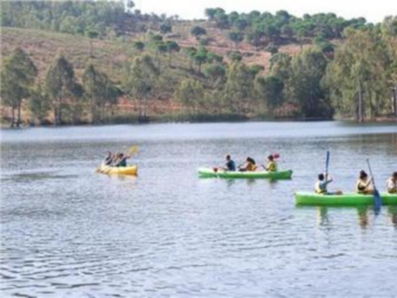Alta participación en la primera Acampada Joven Multiaventura celebrada en la reserva natural del Castillo de las Guardas