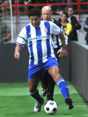 Fútbol Indoor: El Deportivo de la Coruña sufre en exceso para ganar a una Real Sociedad muy mejorada y que sólo se rindió al final (13-11)        