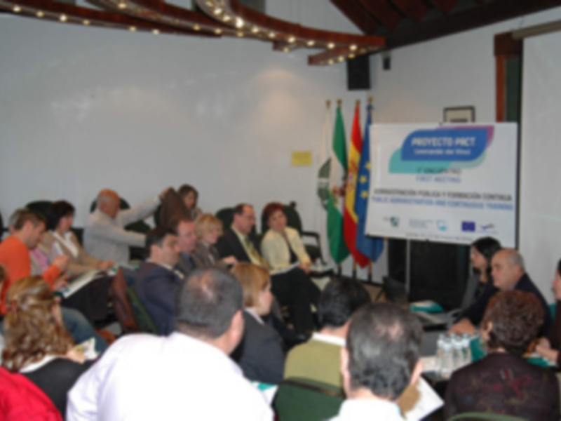 Presentación en conferencia sobre proyectos de impacto social y medioambiental.