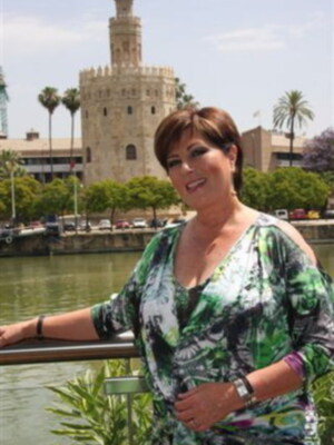 Isabel Fayos presento su nuevo disco en Sevilla en el que canta a Rocio Jurado 