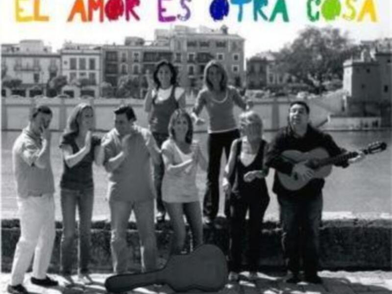 "Siempre así, el amor es otra cosa." Imagen de una banda tocando en la calle con un mensaje inspirador sobre el amor.