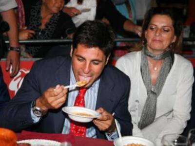  Francisco Rivera recibió el mismo premio que Isabel Pantoja en el potaje gitano de Utrera